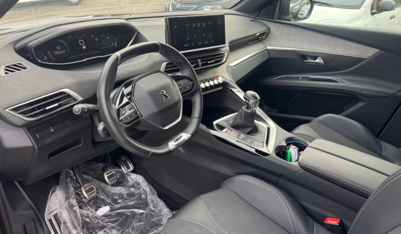 
								PEUGEOT 3008 1.2cc PureTech 130cv S&S GT full									