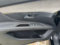 
										PEUGEOT 3008 1.2cc PureTech 130cv S&S GT full									