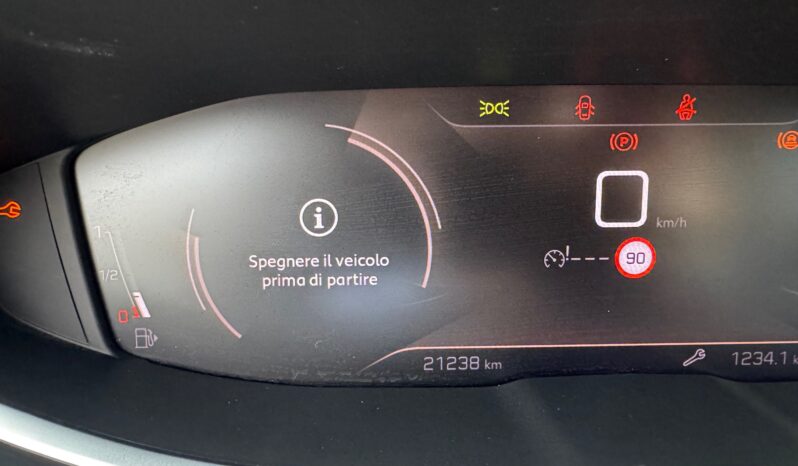 
								PEUGEOT 3008 1.2cc PureTech 130cv S&S GT full									