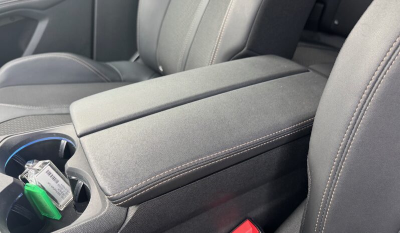 
								PEUGEOT 3008 1.2cc PureTech 130cv S&S GT full									