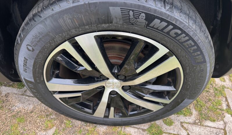 
								PEUGEOT 3008 1.2cc PureTech 130cv S&S GT full									