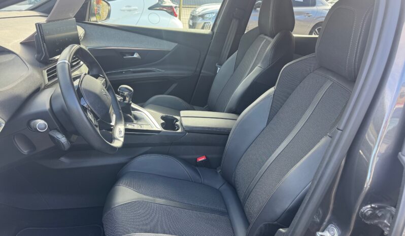 
								PEUGEOT 3008 1.2cc PureTech 130cv S&S GT full									