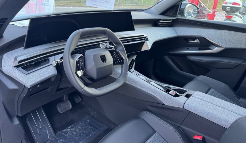 
								PEUGEOT NEW 3008 1.2cc HYBRID 145cv E-DCS6 ALLURE full									