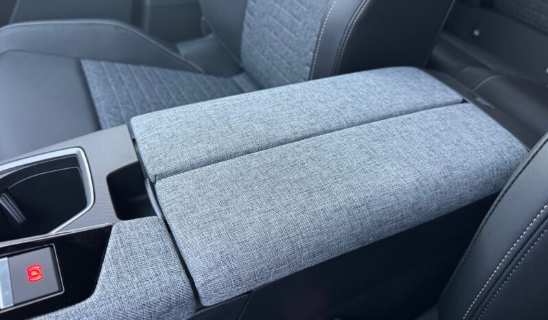 
								PEUGEOT NEW 3008 1.2cc HYBRID 145cv E-DCS6 ALLURE full									