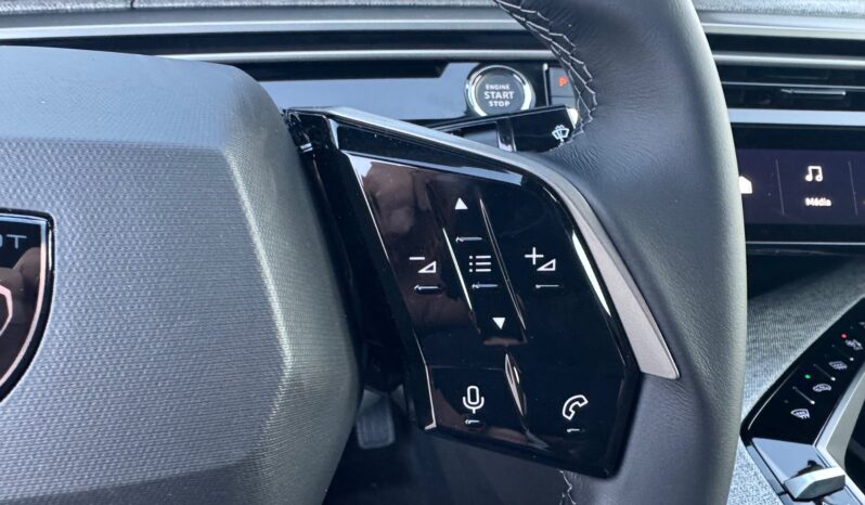 
								PEUGEOT NEW 3008 1.2cc HYBRID 145cv E-DCS6 ALLURE full									