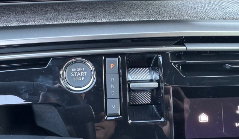 
								PEUGEOT NEW 3008 1.2cc HYBRID 145cv E-DCS6 ALLURE full									