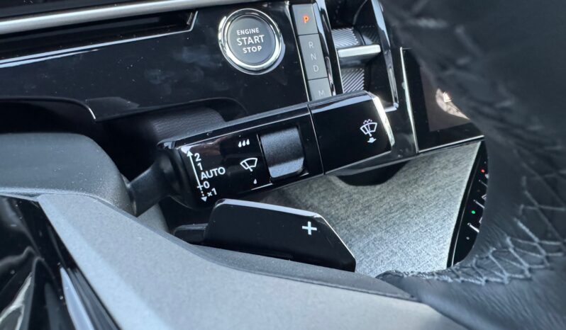 
								PEUGEOT NEW 3008 1.2cc HYBRID 145cv E-DCS6 ALLURE full									