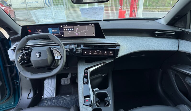 
								PEUGEOT NEW 3008 1.2cc HYBRID 145cv E-DCS6 ALLURE full									